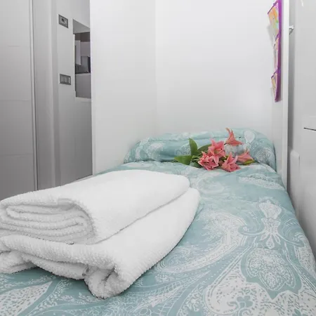 Appartement Piantini Sleeps 3 Pool Meina